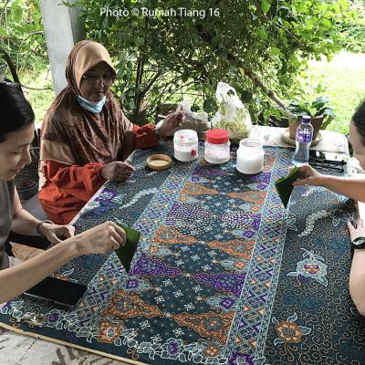 Making bedak sejuk – although the technique is straight forward, it is a laborious task.