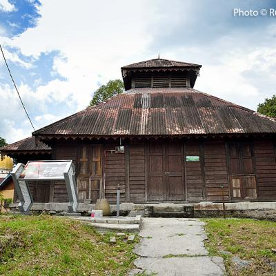 Masjid Raja in Kampung Chepor. Built in 1541, is the second oldest mosque in Malaysia.
